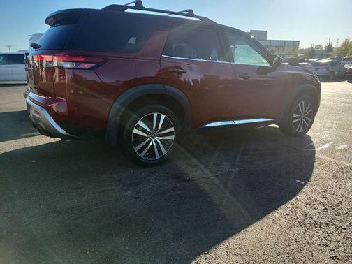 2023 Nissan Pathfinder Platinum 4WD