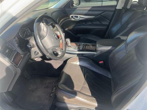 2017 INFINITI Q70L 3.7