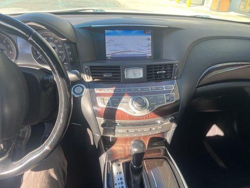 2017 INFINITI Q70L 3.7