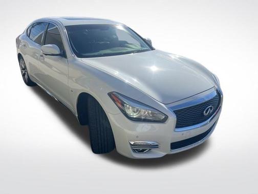 2017 INFINITI Q70L 3.7