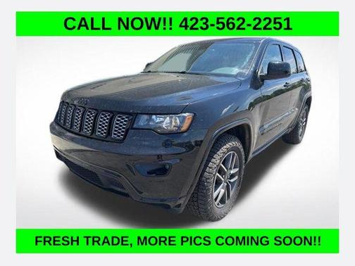 Diamond Black Crystal Pearlcoat 2022 Jeep Grand Cherokee Laredo