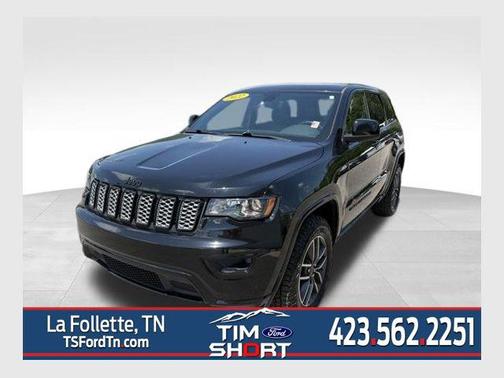 Diamond Black Crystal Pearlcoat 2022 Jeep Grand Cherokee Laredo