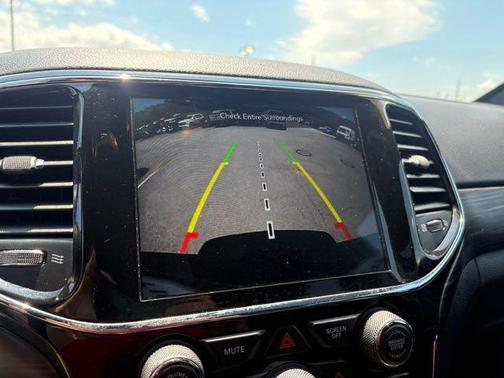 Diamond Black Crystal Pearlcoat 2022 Jeep Grand Cherokee Laredo