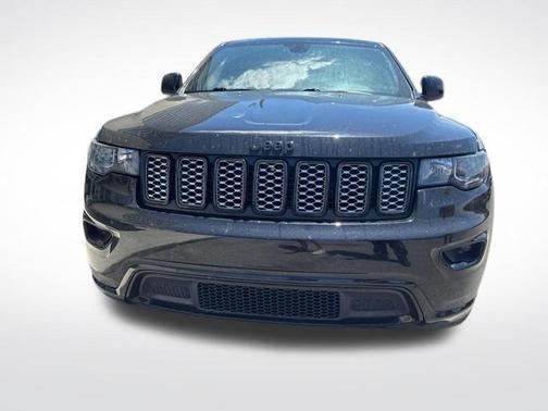 Diamond Black Crystal Pearlcoat 2022 Jeep Grand Cherokee Laredo