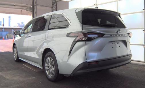 2024 Toyota Sienna LE