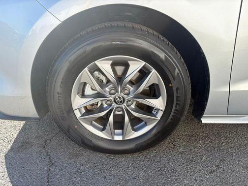 2024 Toyota Sienna LE