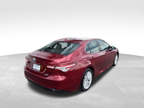 2020 Toyota Camry Hybrid XLE
