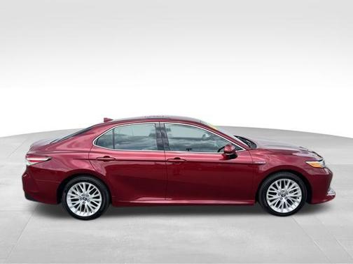 2020 Toyota Camry Hybrid XLE