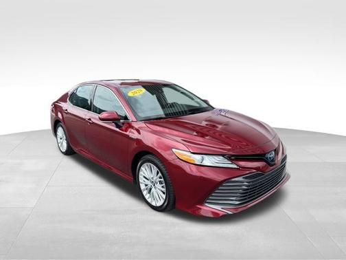 2020 Toyota Camry Hybrid XLE