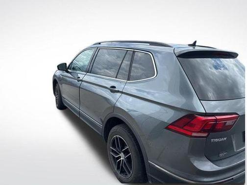 Platinum Gray Metallic 2021 Volkswagen Tiguan 2.0T SE