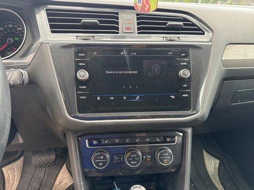 Platinum Gray Metallic 2021 Volkswagen Tiguan 2.0T SE