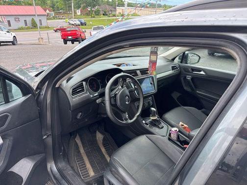 Platinum Gray Metallic 2021 Volkswagen Tiguan 2.0T SE