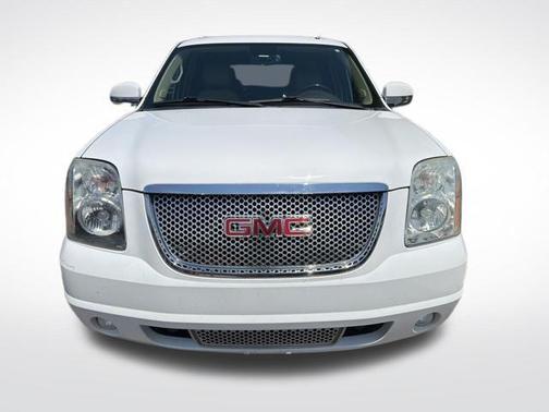 Summit White 2013 GMC Yukon Denali
