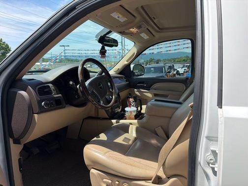 Summit White 2013 GMC Yukon Denali