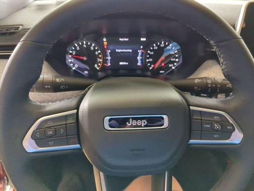 Red Hot Pearlcoat 2025 Jeep Compass Latitude