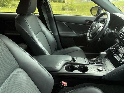 2022 Lexus IS 300 Base