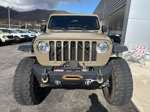 2020 Jeep Gladiator Sport