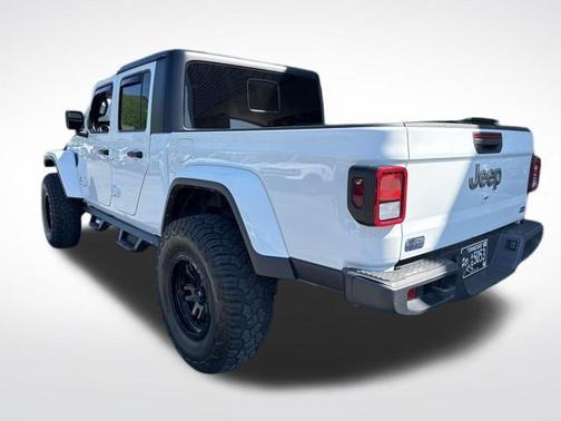Bright White Clearcoat 2023 Jeep Gladiator Overland