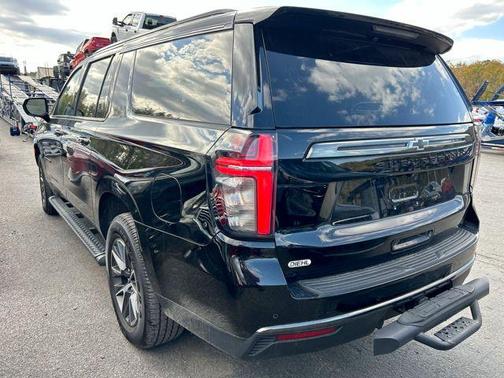 2022 Chevrolet Suburban 4WD Z71