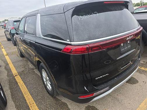 2024 Kia Carnival LX
