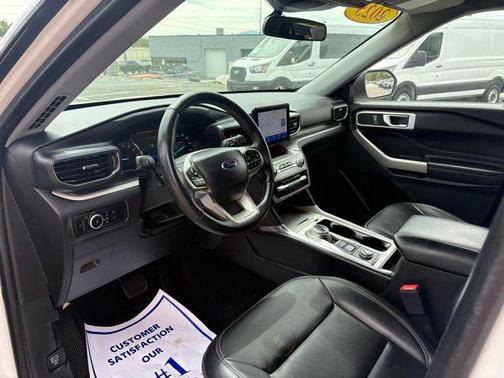Star White Metallic Tri-Coat 2023 Ford Explorer XLT