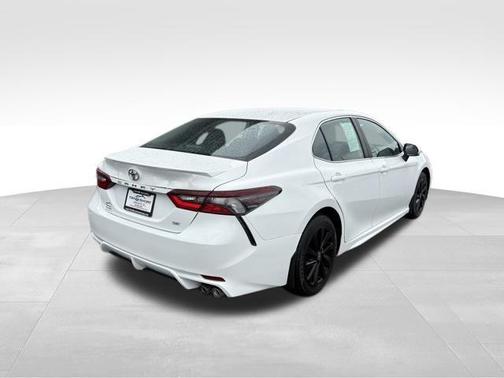Ice Cap 2024 Toyota Camry SE