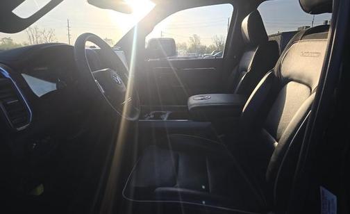 Diamond Black Crystal Pearlcoat 2025 RAM 1500 Laramie
