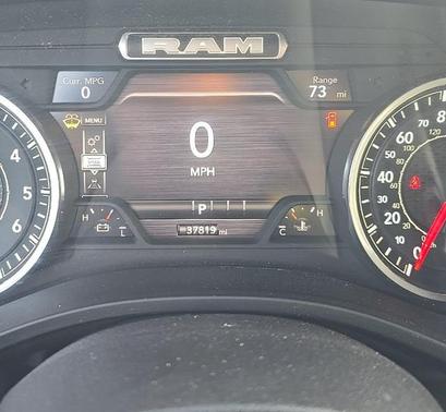 Diamond Black Crystal Pearlcoat 2025 RAM 1500 Laramie