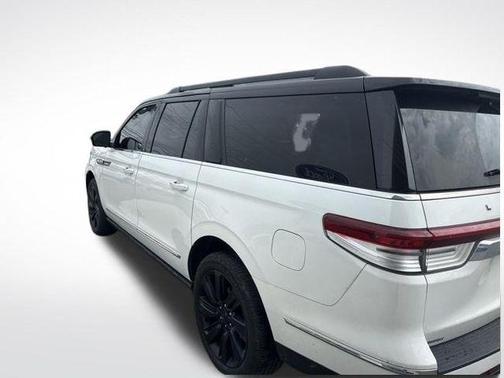 Pristine White Metallic Tri-Coat 2022 Lincoln Navigator Black Label