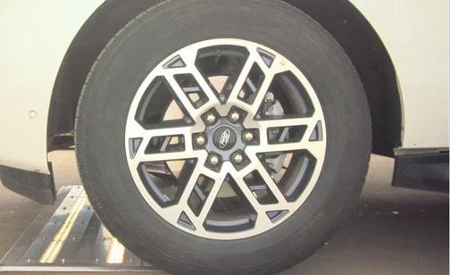 White Metallic 2025 Ford Expedition Active