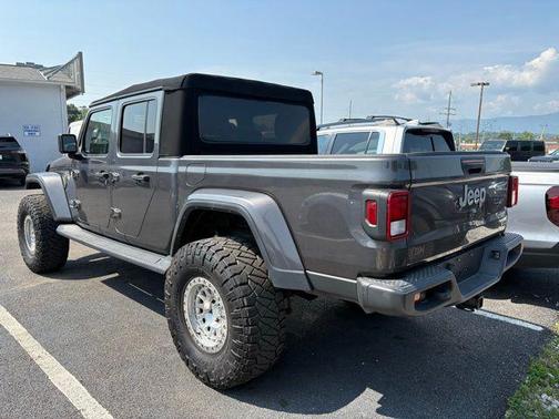 2022 Jeep Gladiator Overland