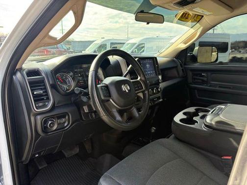 2020 RAM 2500 Tradesman Crew Cab 4X4 6'4' Box