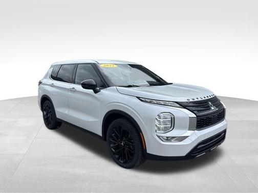 2022 Mitsubishi Outlander Black Edition 2WD