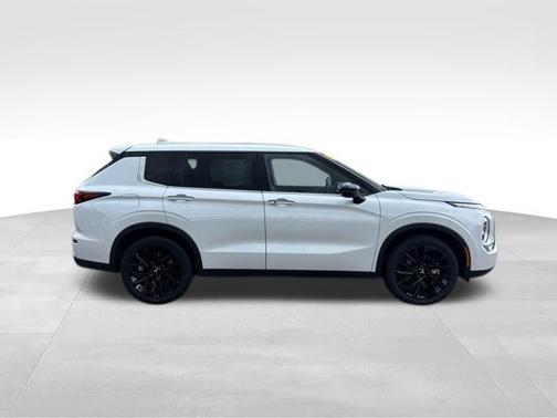 2022 Mitsubishi Outlander Black Edition 2WD