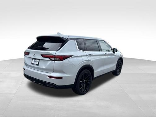 2022 Mitsubishi Outlander Black Edition 2WD