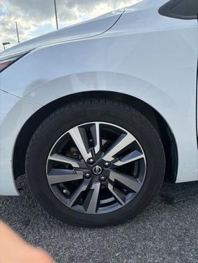 Aspen White TriCoat Pearl 2020 Nissan Versa 1.6 SV