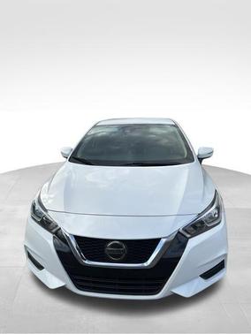 Aspen White TriCoat Pearl 2020 Nissan Versa 1.6 SV