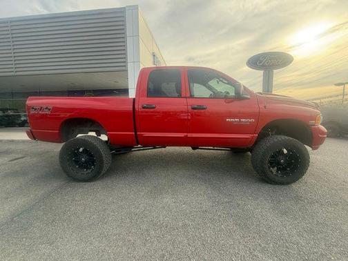Flame Red Clearcoat 2005 Dodge Ram 1500 SLT Quad Cab