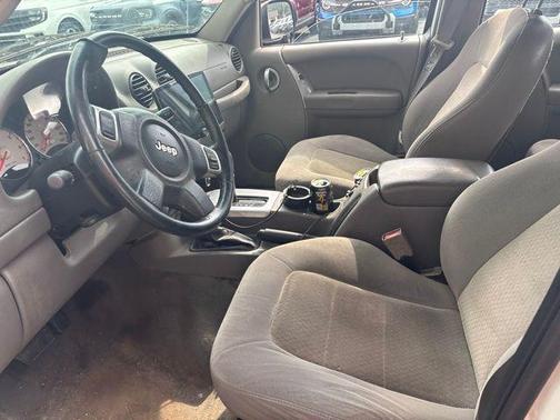 Stone White Clearcoat 2004 Jeep Liberty Limited