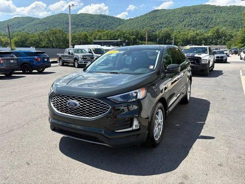 Green Metallic 2023 Ford Edge SEL