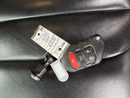 Bright White Clearcoat 2023 Jeep Wrangler Rubicon 392