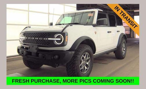 Oxford White 2025 Ford Bronco Badlands