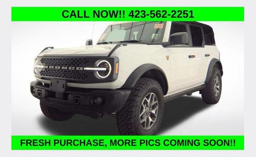 Oxford White 2025 Ford Bronco Badlands