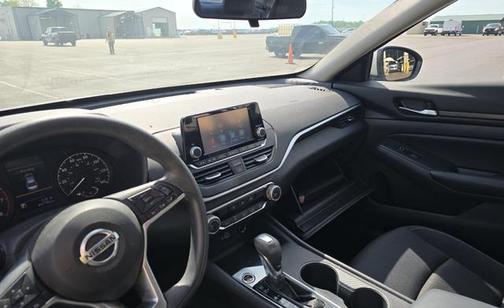 Brilliant Silver Metallic 2022 Nissan Altima S FWD