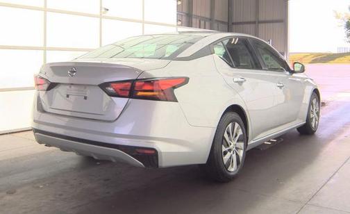 Brilliant Silver Metallic 2022 Nissan Altima S FWD