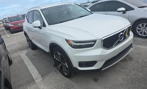 2021 Volvo XC40 T4 Momentum