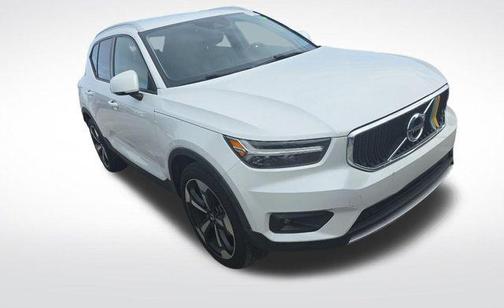 2021 Volvo XC40 T4 Momentum