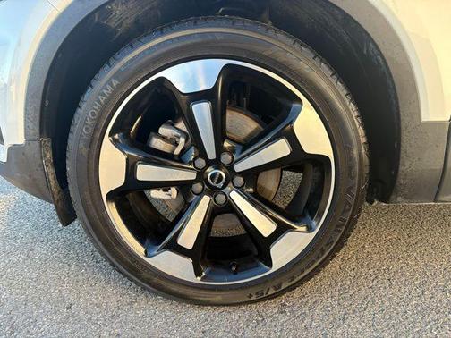 2021 Volvo XC40 T4 Momentum