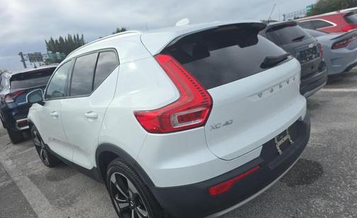 2021 Volvo XC40 T4 Momentum