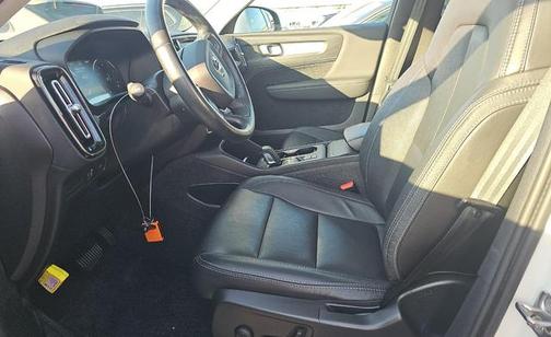 2021 Volvo XC40 T4 Momentum